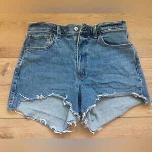 Abercrombie 4” Mom Short High Rise
